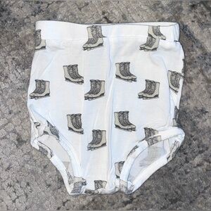 Kate Quinn White Ice Skate Print Pants size 12-18 months